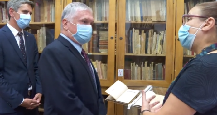 Biblioteca ambasador SUA (2)