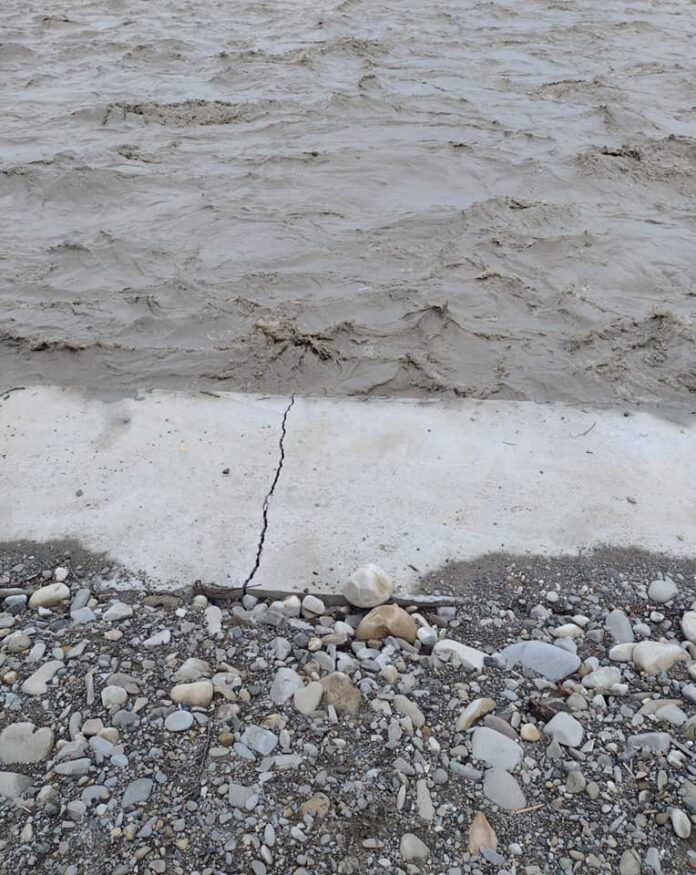 Bolotesti inundatii
