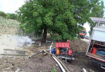 Ploile abundente au provocat inundații în mai multe localități din Vrancea. Pompierii intervin în Focșani, Urechești și Petrești