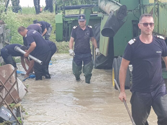 pompieri inundatii (2)