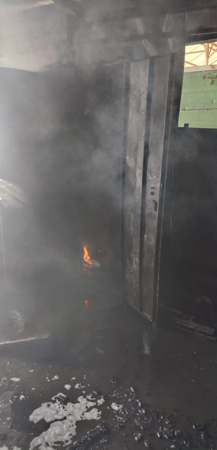 incendiu hala (1)