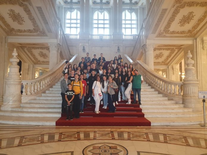 elevi parlament si muzeu antipa (3)
