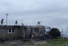 Incendiu puternic la o gospodărie din comuna Țifești. Pompierii intervin cu forțe suplimentare