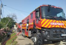 Incendiul din Milcovul, localizat. Două persoane cu arsuri, transportate la spital