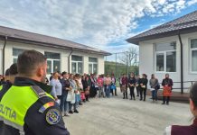 Polițiștii vrânceni au dat lecții de siguranță online pentru elevi și părinți