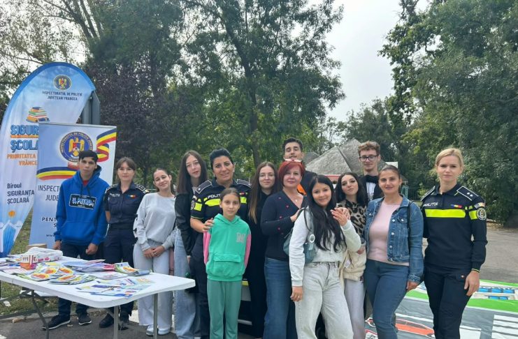 Polițiștii vrânceni le-au vorbit copiilor despre siguranță, în Crângul Petrești
