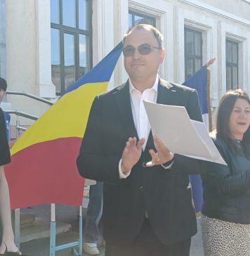 Liceeanul Cezar-Beniamin Rentea, primit cu urale la Colegiul ”Cuza” după aurul obținut în Indonezia la chimie