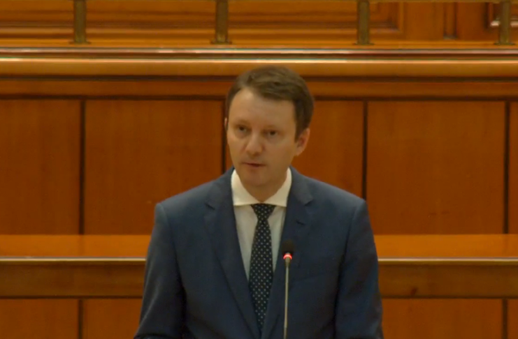 Guvernul Mureșan a picat la votul din Parlament. A obținut 182 de voturi „pentru”
