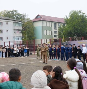 Militarii le-au prezentat elevilor din Focșani profesia militară