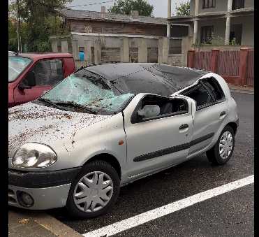 masina copac strivita